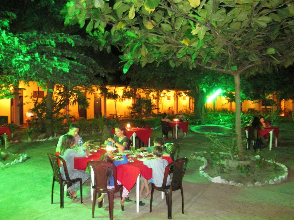 Shahira Hotel Nilaveli Exterior photo