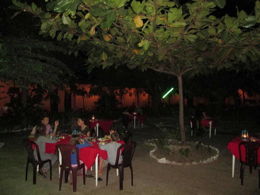 Shahira Hotel Nilaveli Exterior photo