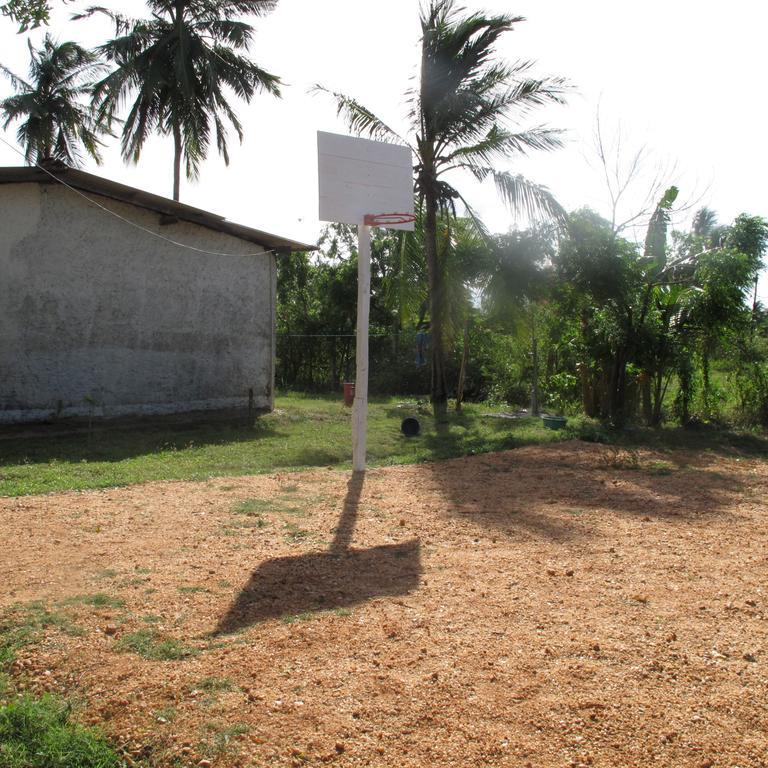Shahira Hotel Nilaveli Exterior photo