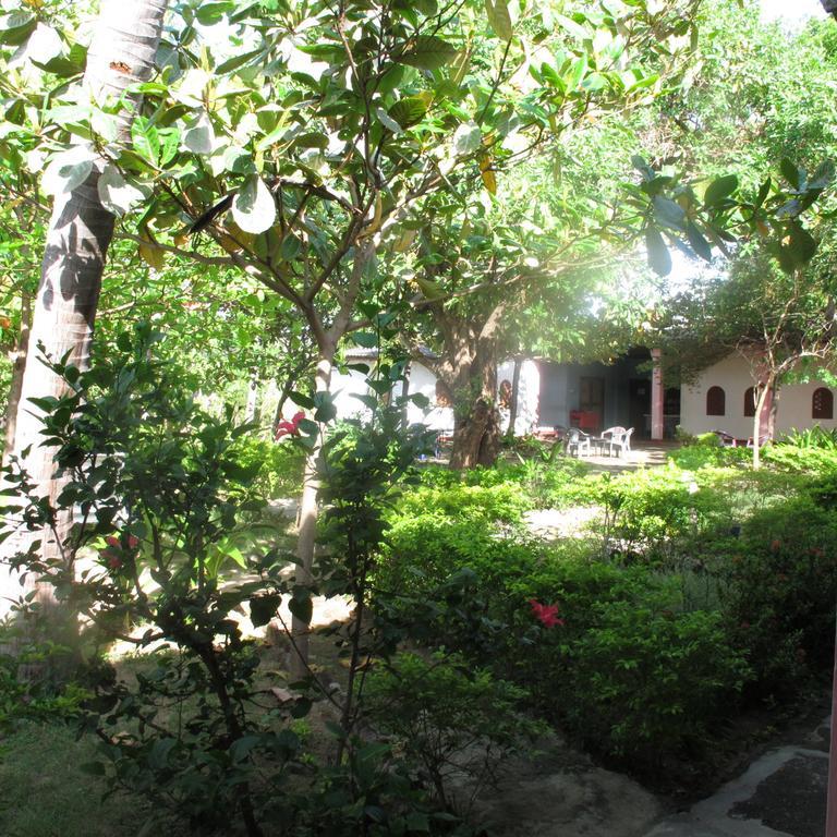 Shahira Hotel Nilaveli Exterior photo