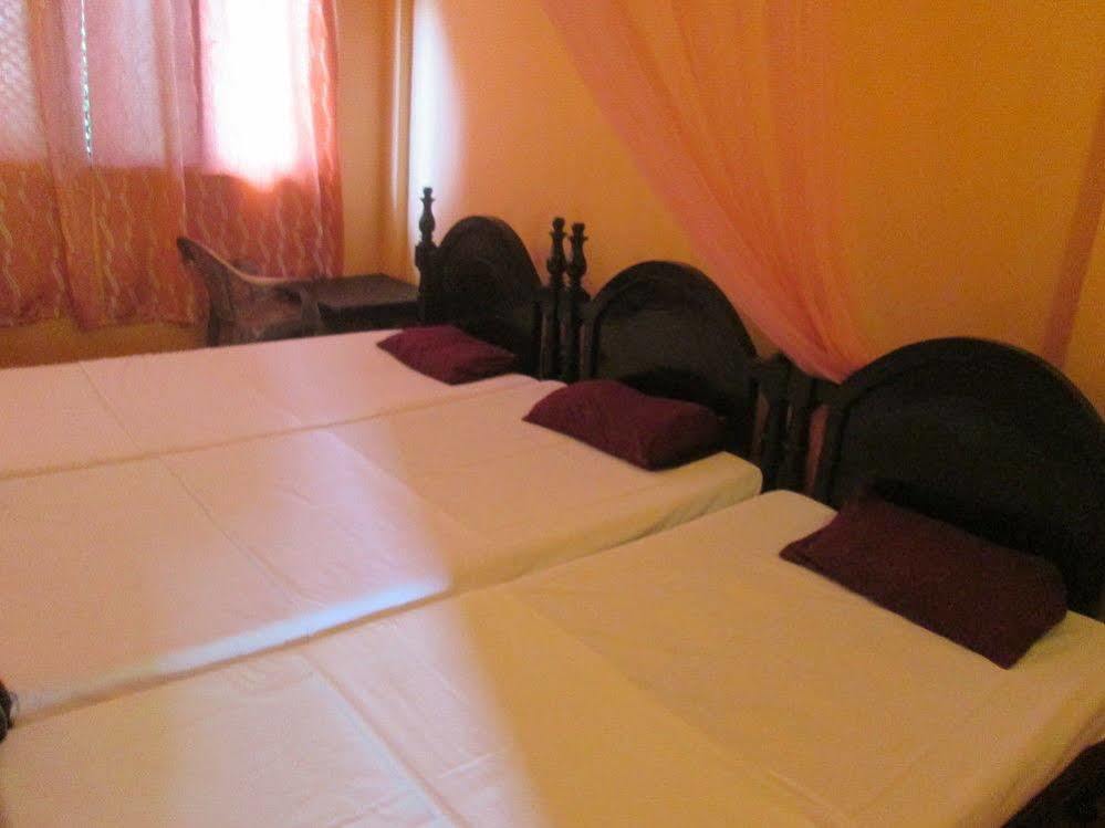 Shahira Hotel Nilaveli Exterior photo